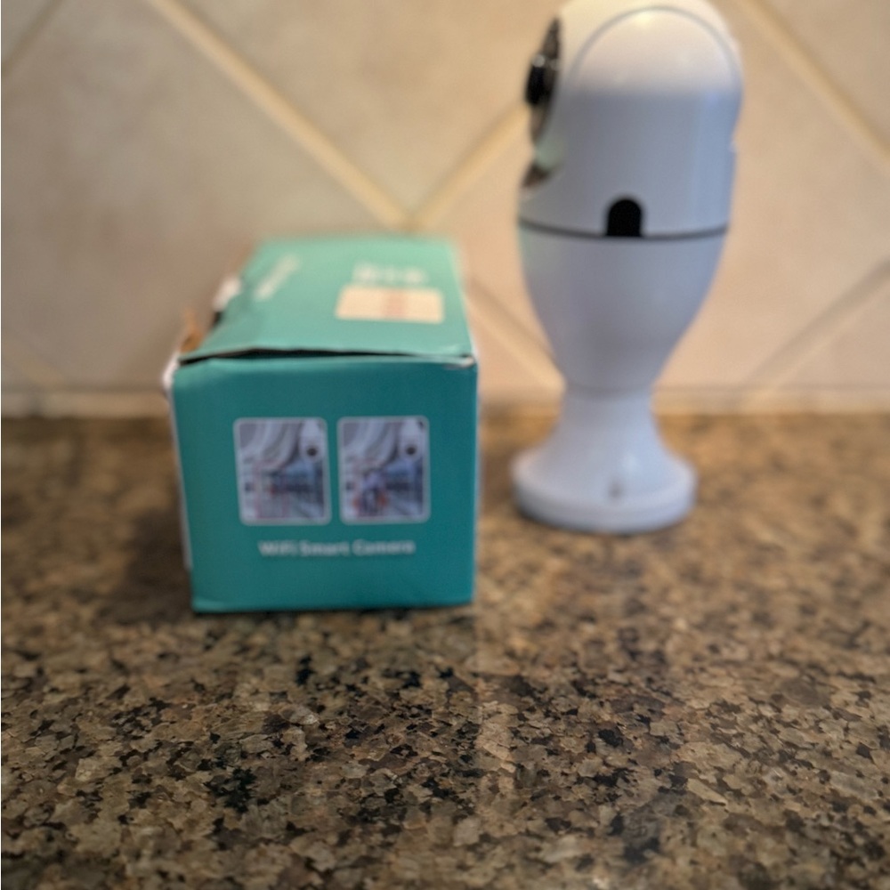 White WiFi Smart Camera - Picture 2 of 4